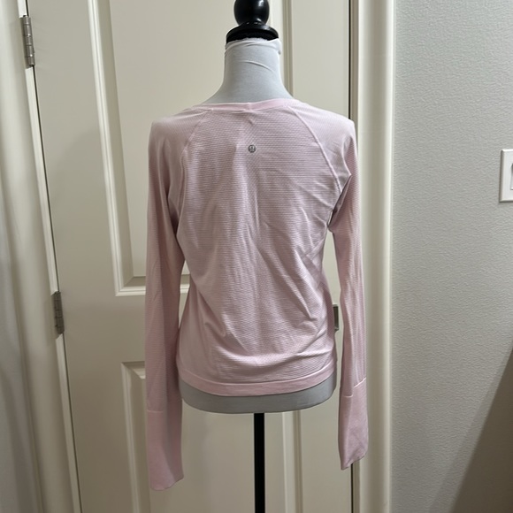 Like New Lululemon Swiftly Tech Long Sleeve 2.0 Race Length - Picture 4 of 5